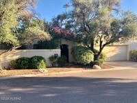 Building Photo - 2530 E Forgeus Pl