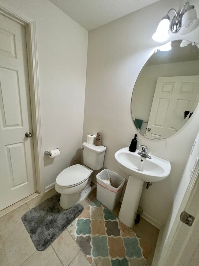 Building Photo - Beautiful 3-Bedroom End Townhouse in Royersford! Available mid-June!