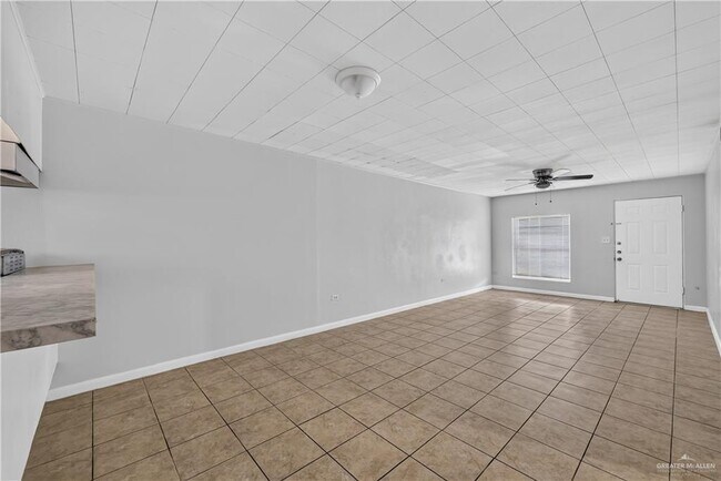 Building Photo - 1120 Valley View Dr