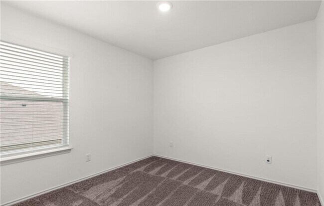 Building Photo - 3 bedroom 2.5 bathroom townhome!