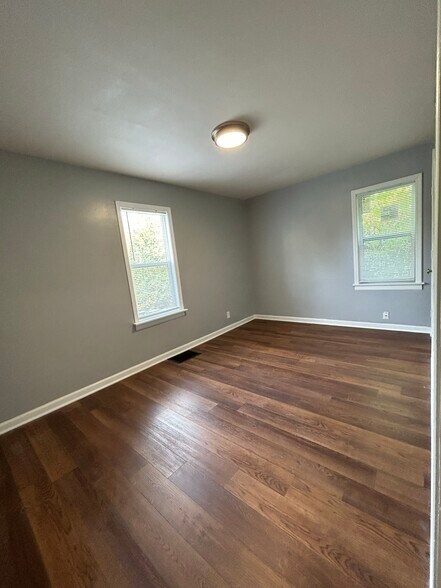 Building Photo - 3923 Millersville Dr