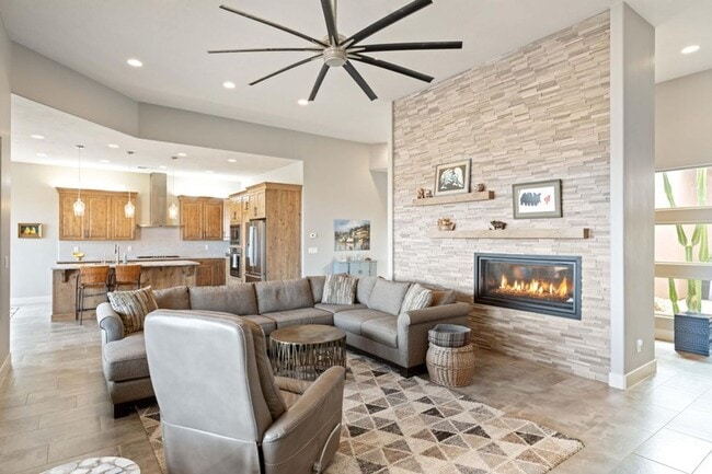 Building Photo - Stunning 3 Bedroom Home!