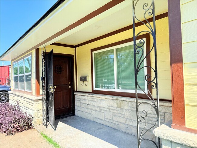 Building Photo - 207 Tidwell Rd