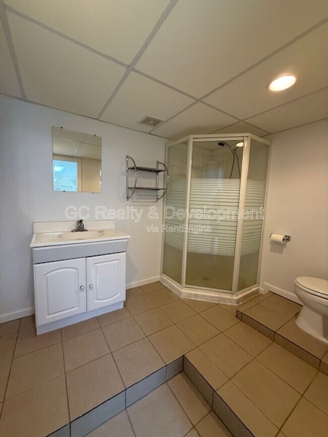 Building Photo - 885 Chelsea Ct