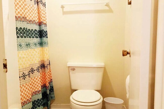 Building Photo - 290 Appleby Dr