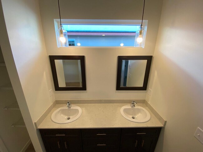 Building Photo - Newer Home for Lease! 3br 3ba - FIRST MONTH’S RENT HALF-OFF