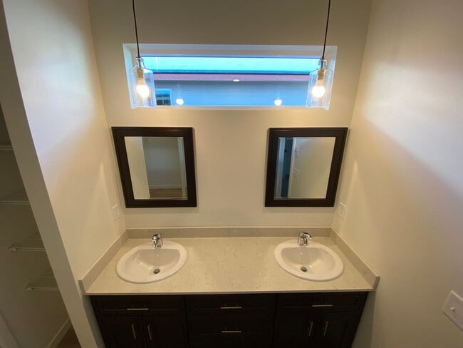 Building Photo - Newer Home for Lease! 3br 3ba