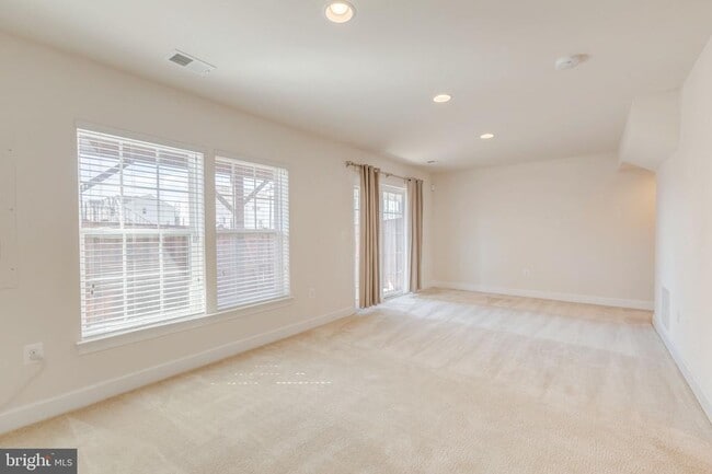 Building Photo - 6266 Summit Point Ct