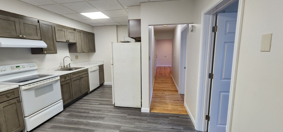 Kichen & Hall to Living room - 29 William St