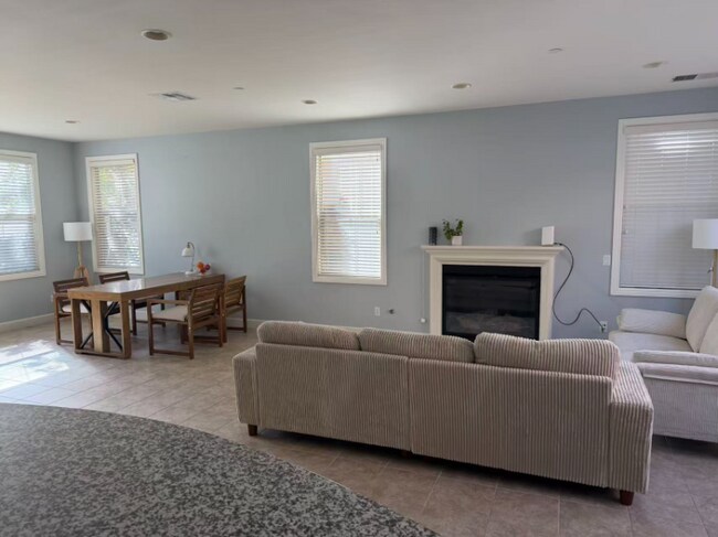 Building Photo - 161 Coyote Brush