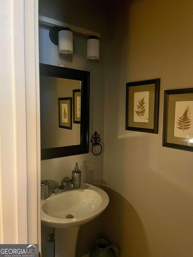 Building Photo - 101 Wood Lake Dr