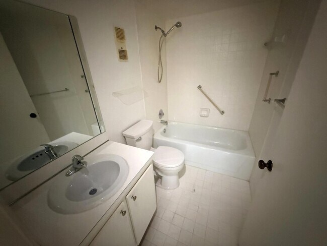 Building Photo - 14307 Bedford Dr