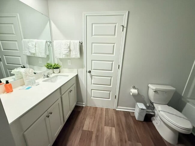 Building Photo - 1371 Speedway St