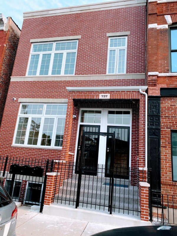 Building Photo - 737 W 26th St