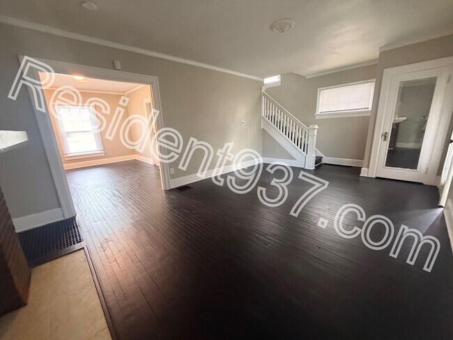 Building Photo - 422 Santa Cruz Ave