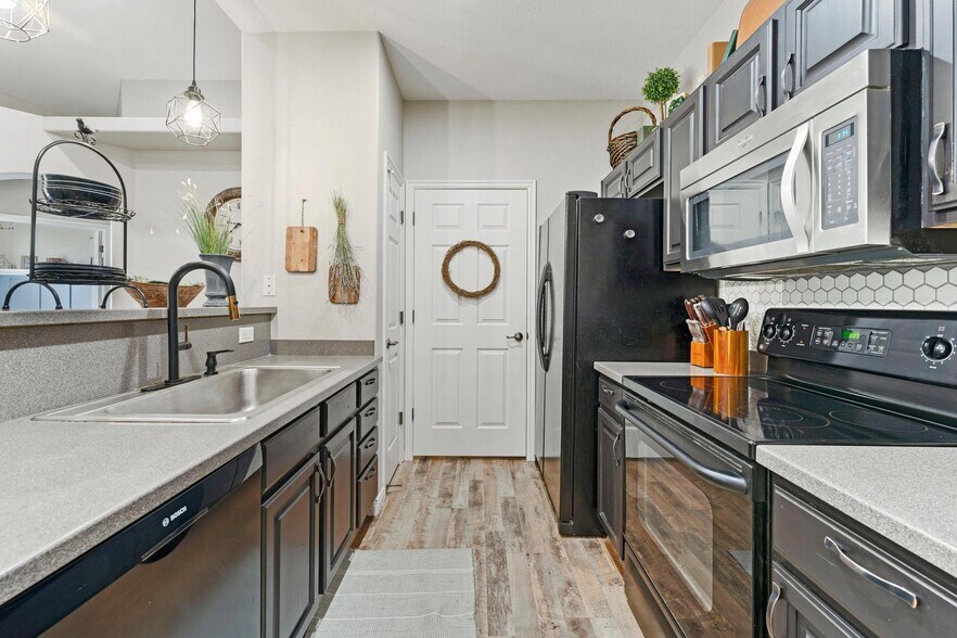 Building Photo - 1546 W 110 N