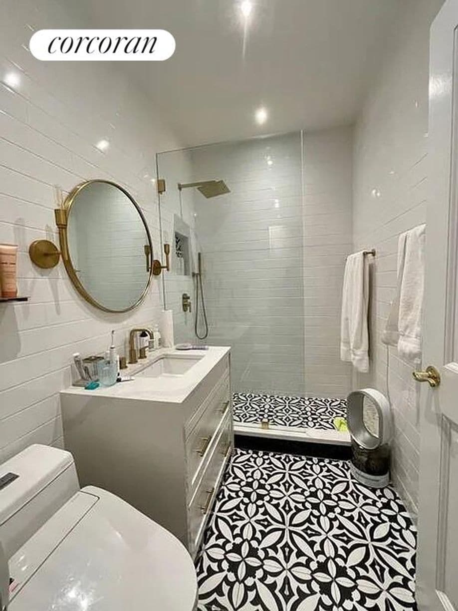 Building Photo - 350 E 82nd St