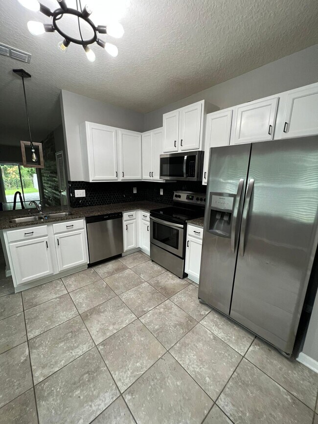 Building Photo - 589 Servia Dr
