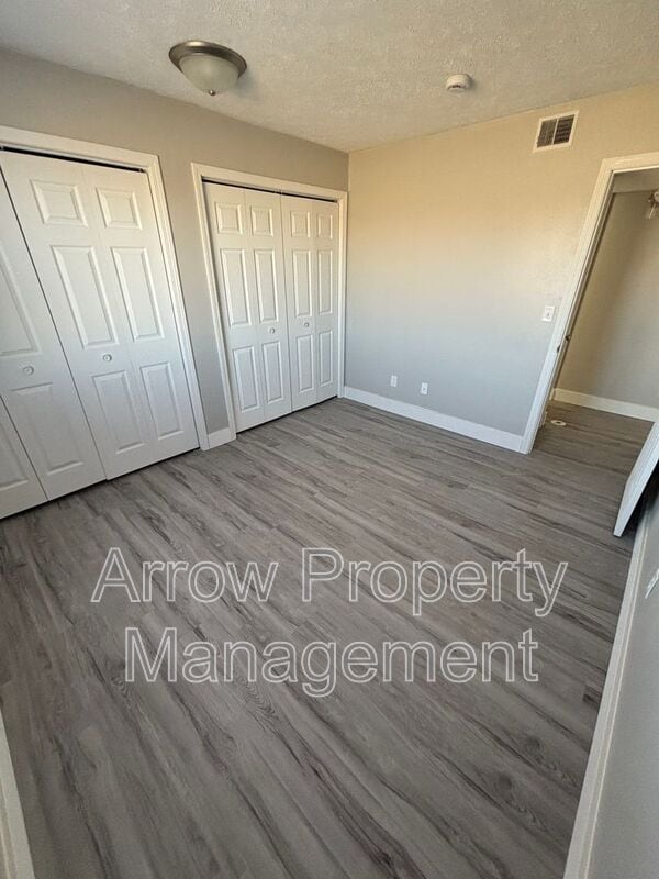 Building Photo - 2481 E 5th Ave