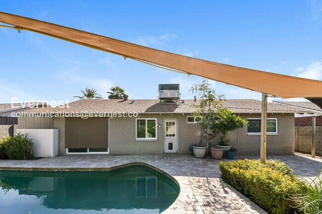 Building Photo - 8726 E Bonnie Rose Ave