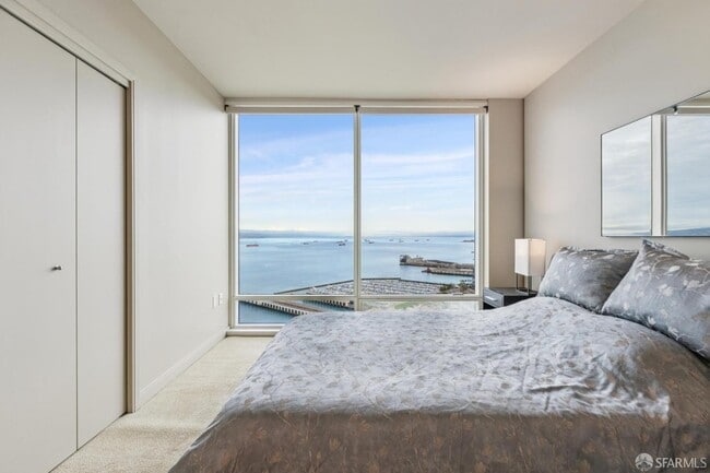 Building Photo - 425 1st St