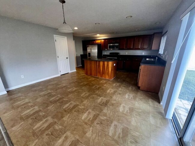 Building Photo - 3 bedroom 2.5 bath Waterford Trails Home w...