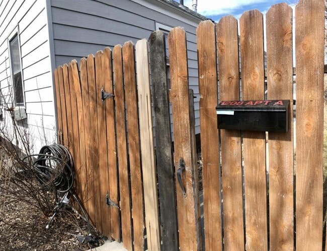 Building Photo - 1208 9th Ave