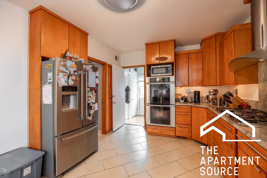 Building Photo - 1808 W Grand Ave