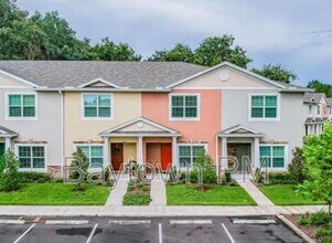 Building Photo - 1122 Hillhurst Dr