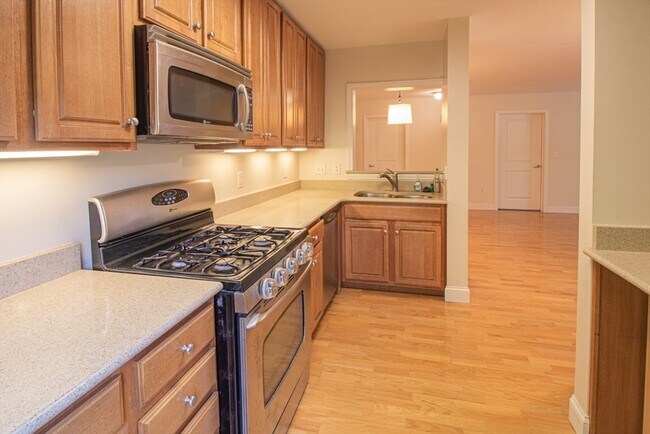 Building Photo - 318 Rindge Ave