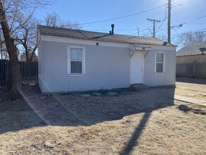 Building Photo - Spacious 1 Bedroom Property