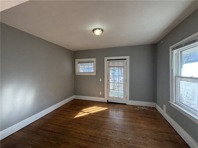 Building Photo - 95 Woodlawn St