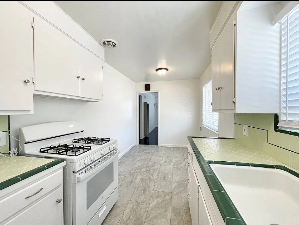 Building Photo - 6380 14th Ave