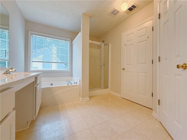 Building Photo - 2662 Cascade Bend Dr