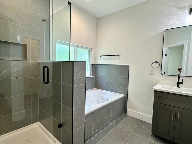 Building Photo - 15113 N Flamingo Dr