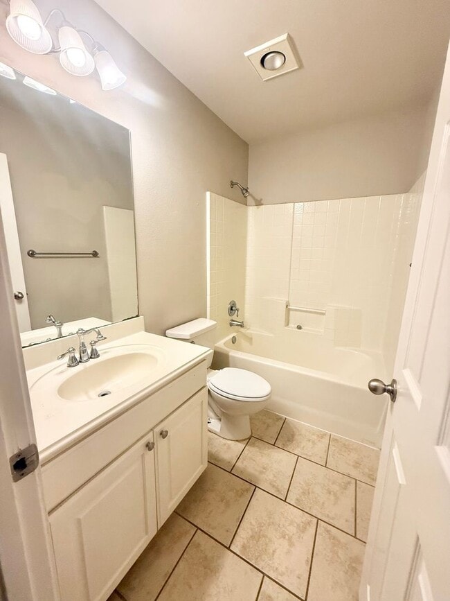 Building Photo - 4 bedroom near South Tyler!