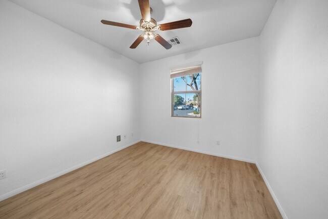 Building Photo - Well-Maintained 4-Bed, 3-Bath Home in Gated Community