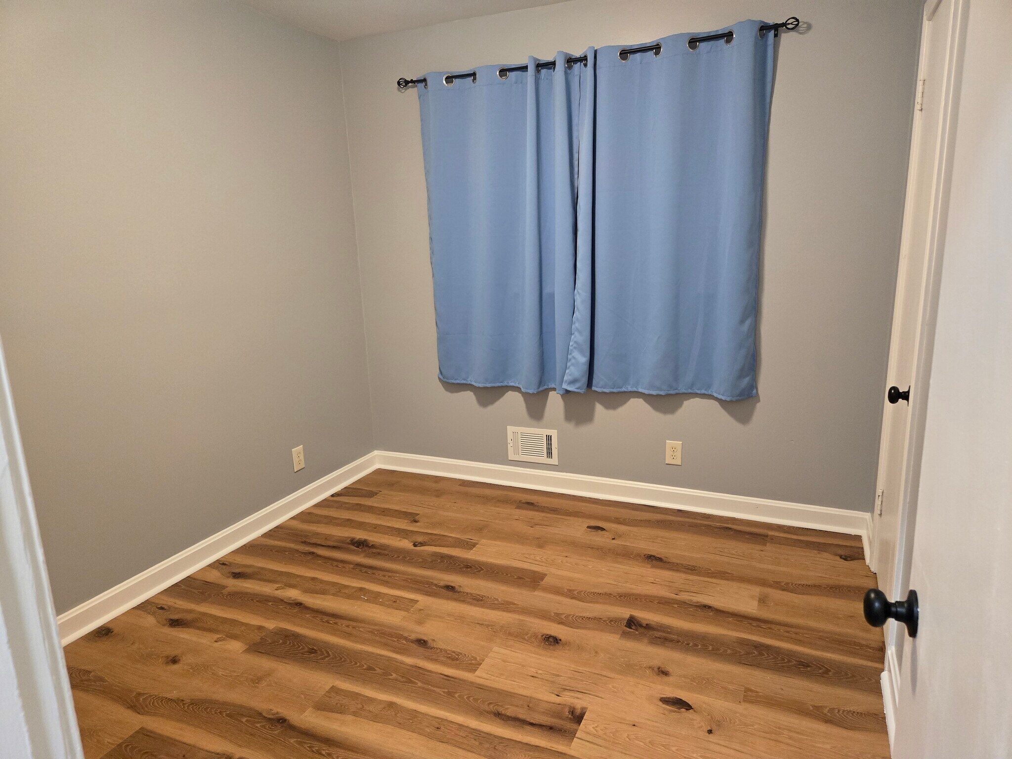 Upstairs bedroom - 1536 Arling Ave