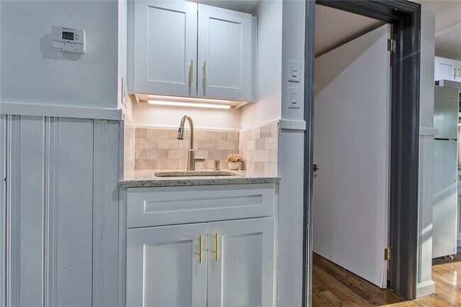 Building Photo - 6680 Williamson Dr NE