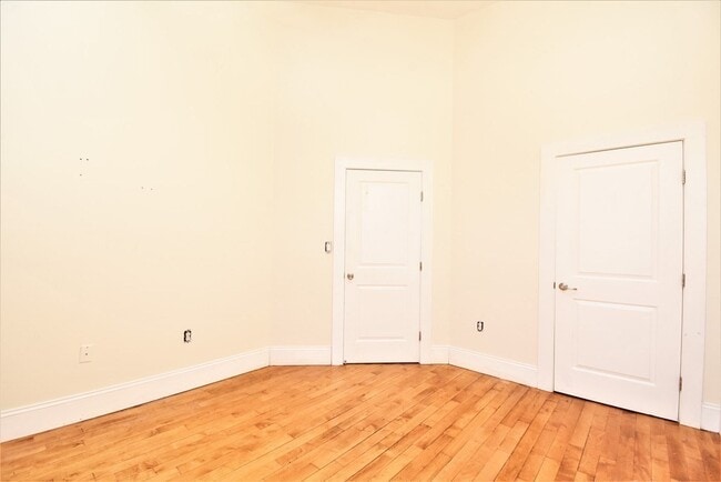 Building Photo - 275 Essex St
