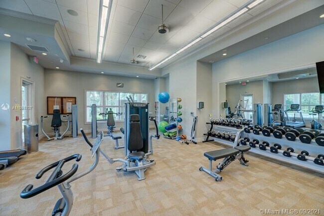 Building Photo - 1585 Evergreen Terrace