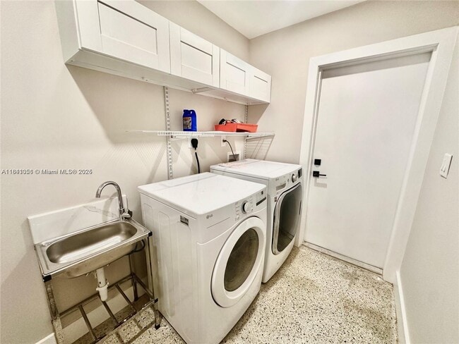 Building Photo - 10302 NW 35th Ct