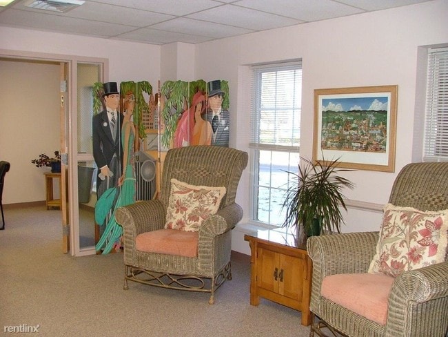 Building Photo - 305 Oak Springs Dr