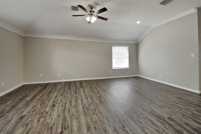 Building Photo - 20423 Drakewood Dr
