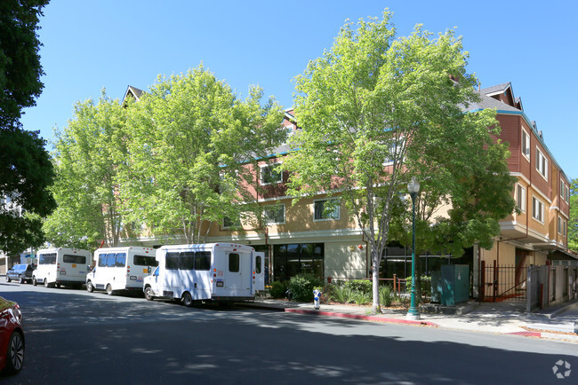 Building Photo - The Downtown Apartments