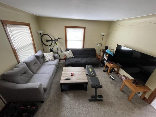 Building Photo - 1323 N 21st St