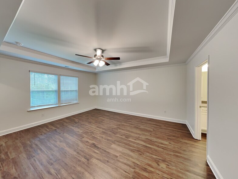 Building Photo - 6051 Rosemore Ln