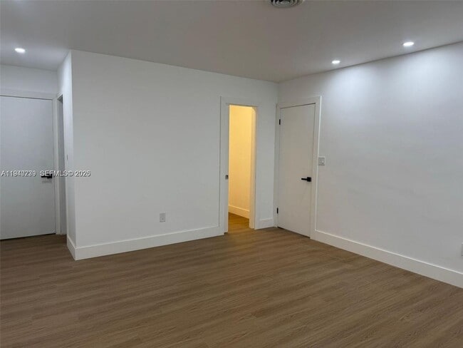 Building Photo - 370 NW 43rd Ave