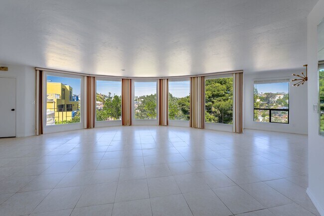 Building Photo - Gorgeous 3 bedroom house with amazing views and huge garden