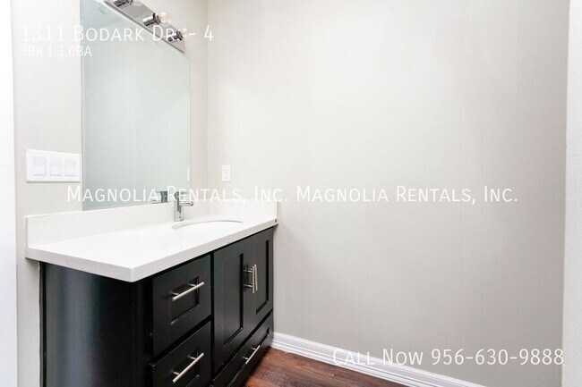 Building Photo - 1311 Bodark Dr